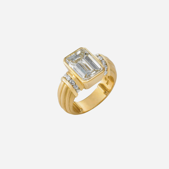 Colonna Gold and Emerald Cut Diamond Ring